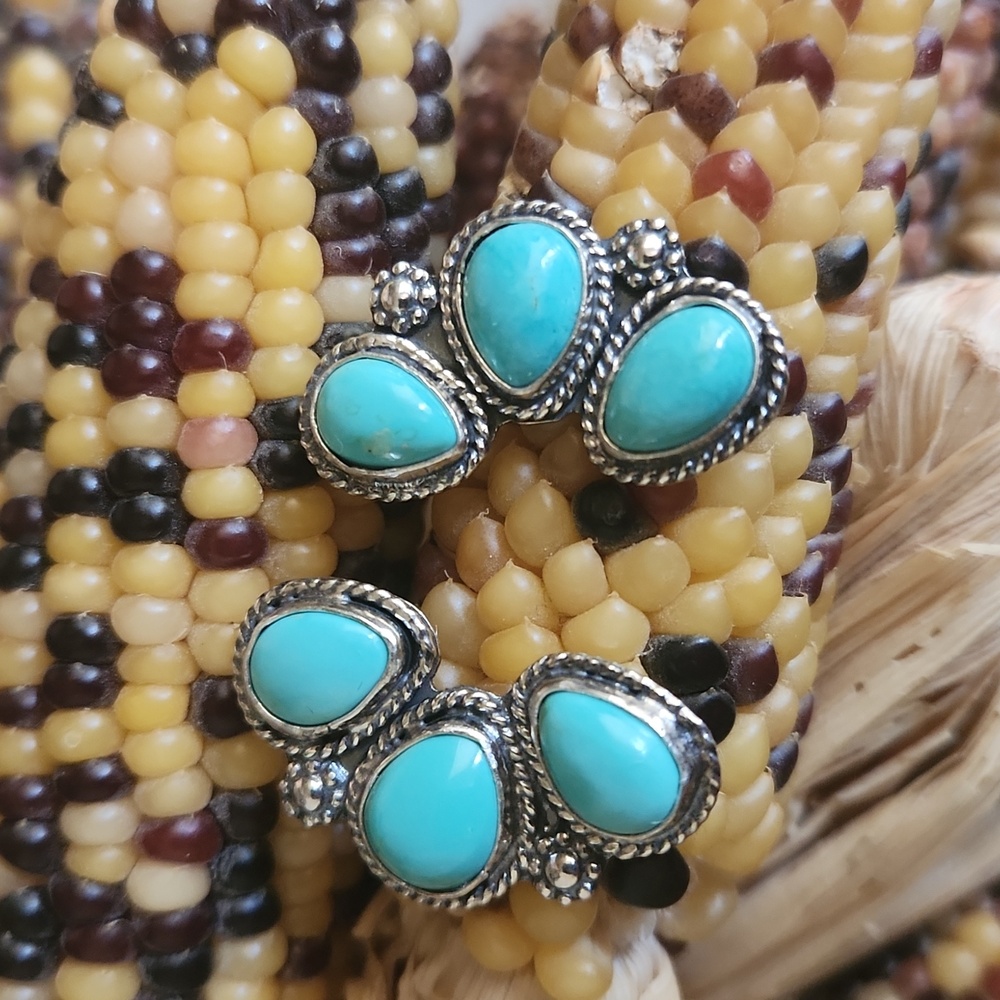 NWOT Native American Handmade Royston Turquoise Half Cluster Earrings 💙🎁